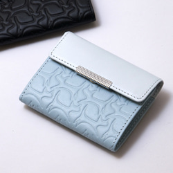 mame wallet - 3つ折りミニ財布　猫パターン／ ライトブルー × パールホワイト【受注生産】 1枚目の画像