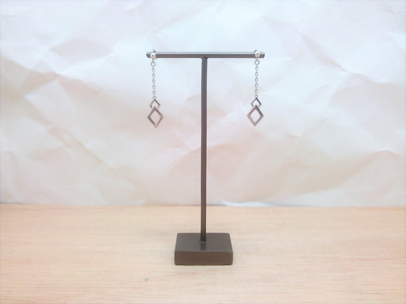 CLT字型ピアススタンド（3個入り） 4枚目の画像