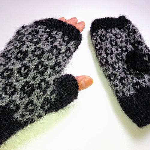 売り切れました〉ハート模様のハンドウォーマー 手袋・ミトン fumi  