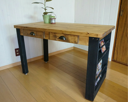 【オーダーメイド】引き出しつき、無垢材ダイニングテーブル 引き出し付きのダイニングテーブル｜ikususu FURNITURE｜無垢材