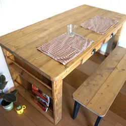 タイルテーブル レトロなかわいさが魅力のランタンタイル カフェ