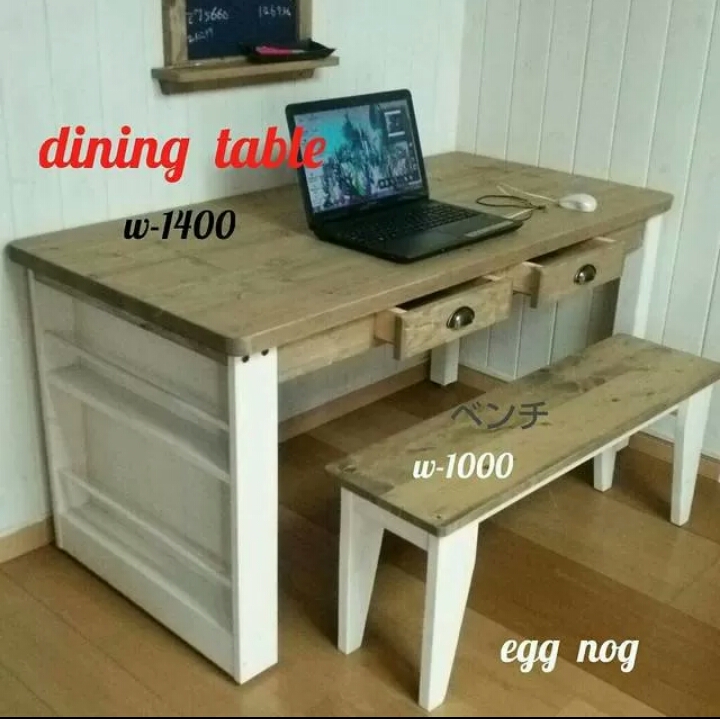 ホワイトバージョン どっしり質実剛健無垢ダイニングテーブル マガジンラック＆引き出し２つ付き[1400×700×690m