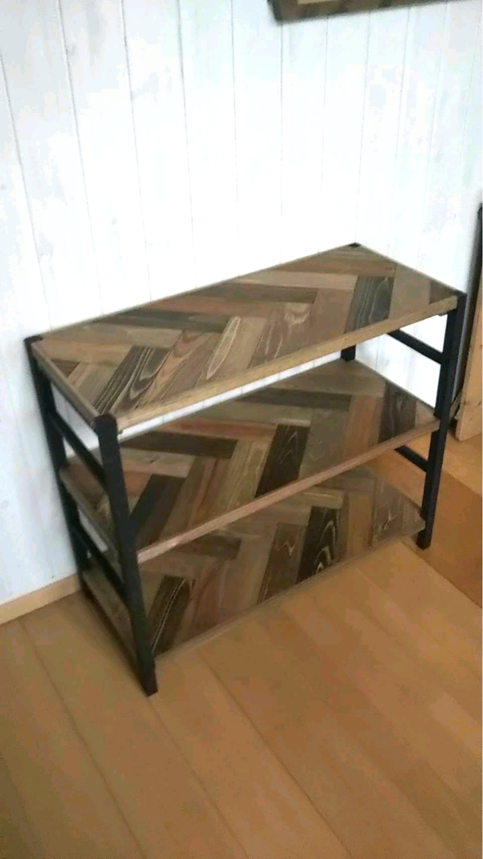 アイアン風ヘリンボーンシェルフ