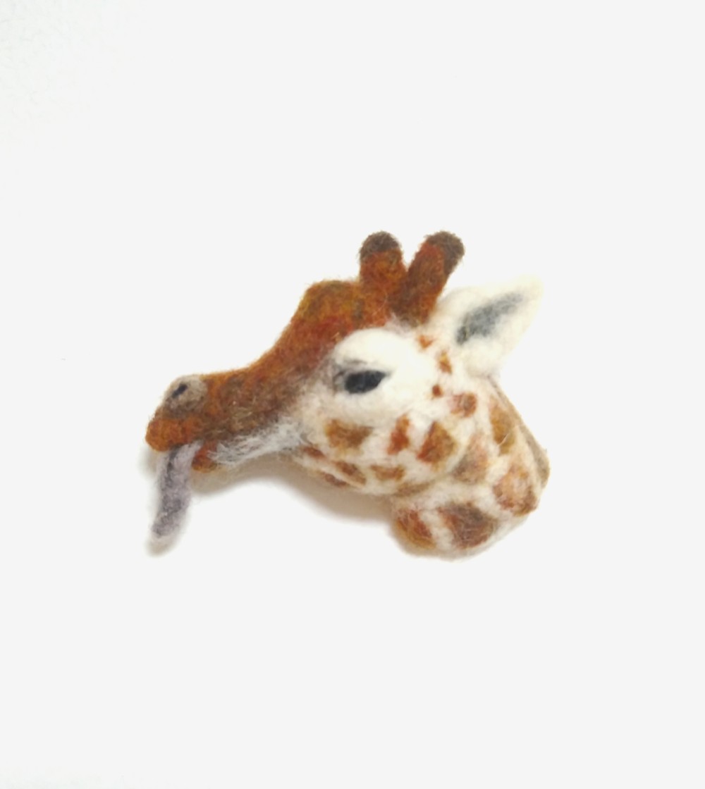 キリンの横顔 羊毛フェルト ブローチ