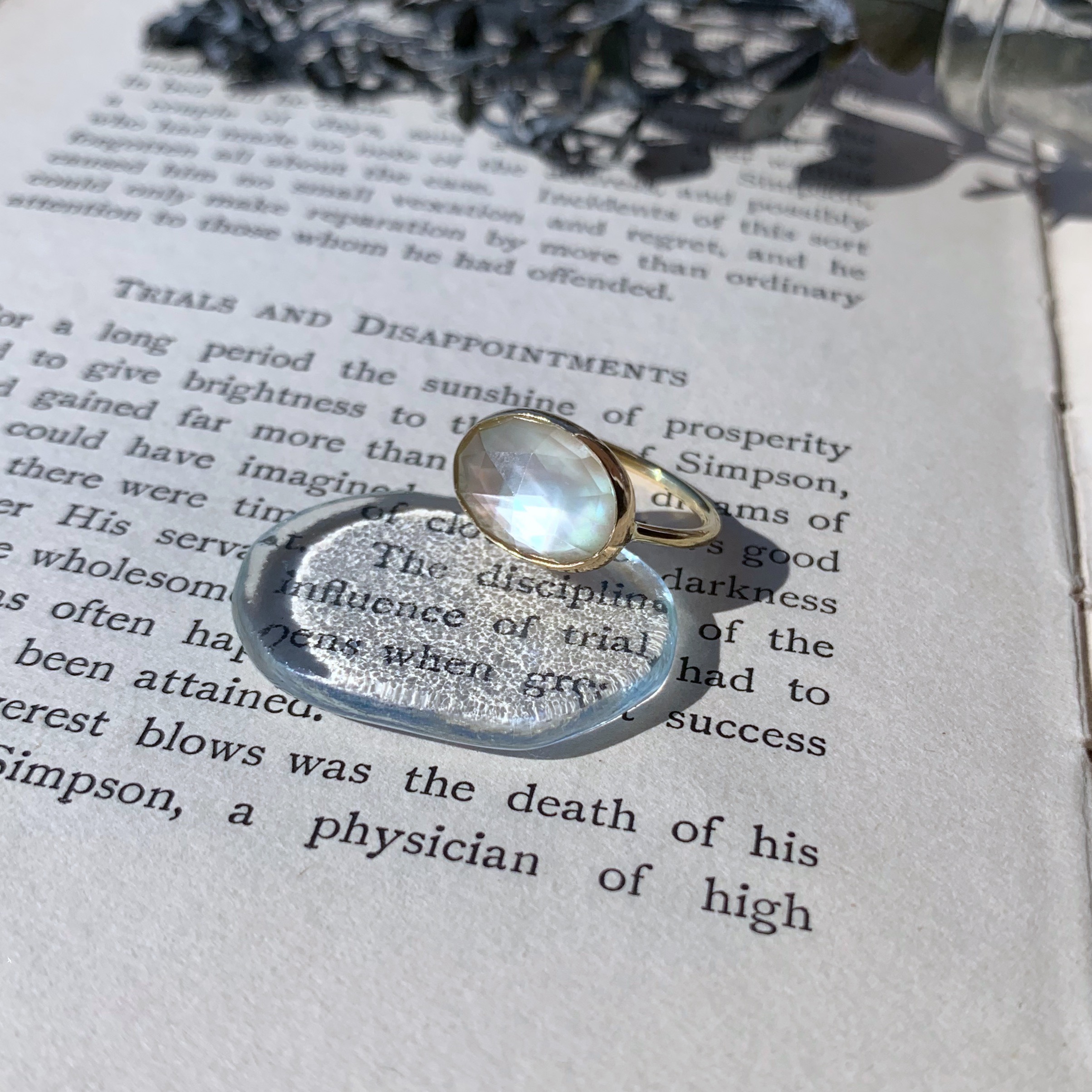 【受注製作】グリーンアメジスト × ホワイトシェル 真鍮リング（silver変更可）