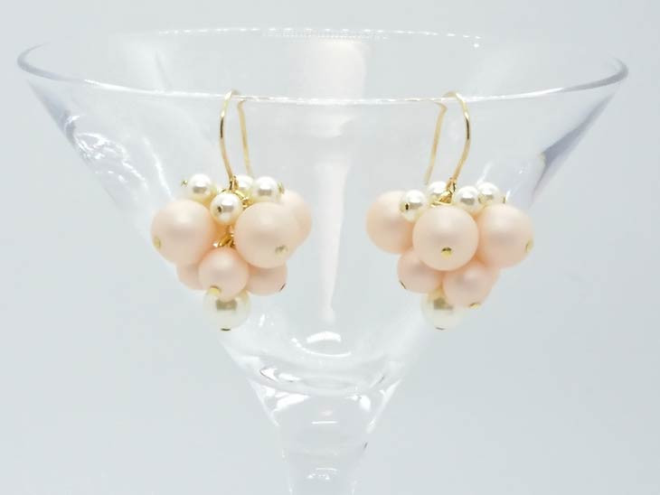 異素材パール・ぶどうピアス　シェルピンク