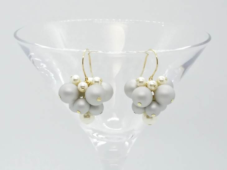 異素材パール・ぶどうピアス　グレー