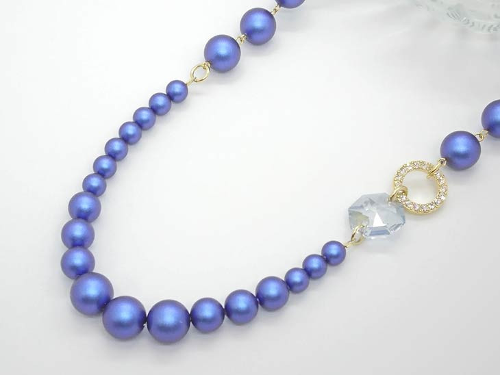 クラシカルなパールのネックレス　ネイビー