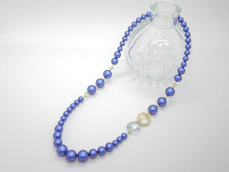 クラシカルなパールのネックレス　ネイビー