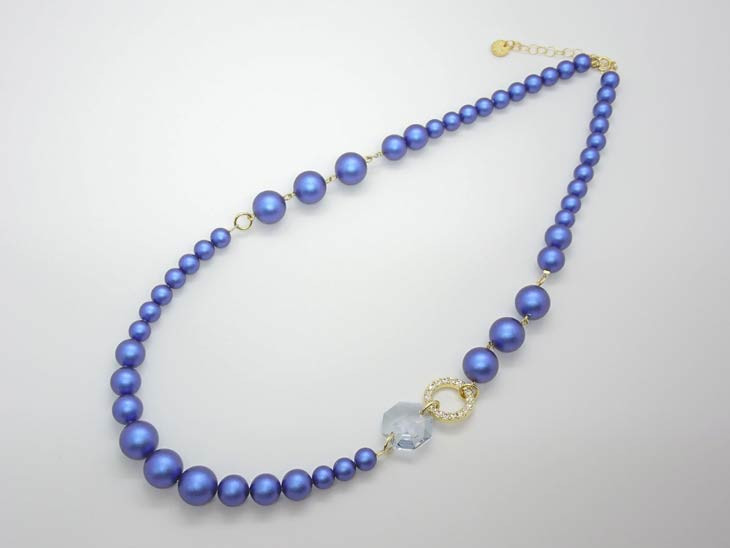 クラシカルなパールのネックレス　ネイビー