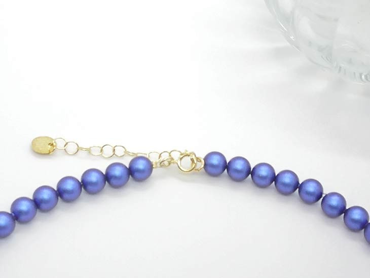 クラシカルなパールのネックレス　ネイビー