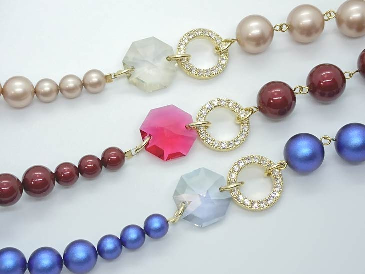 クラシカルなパールのネックレス　ネイビー