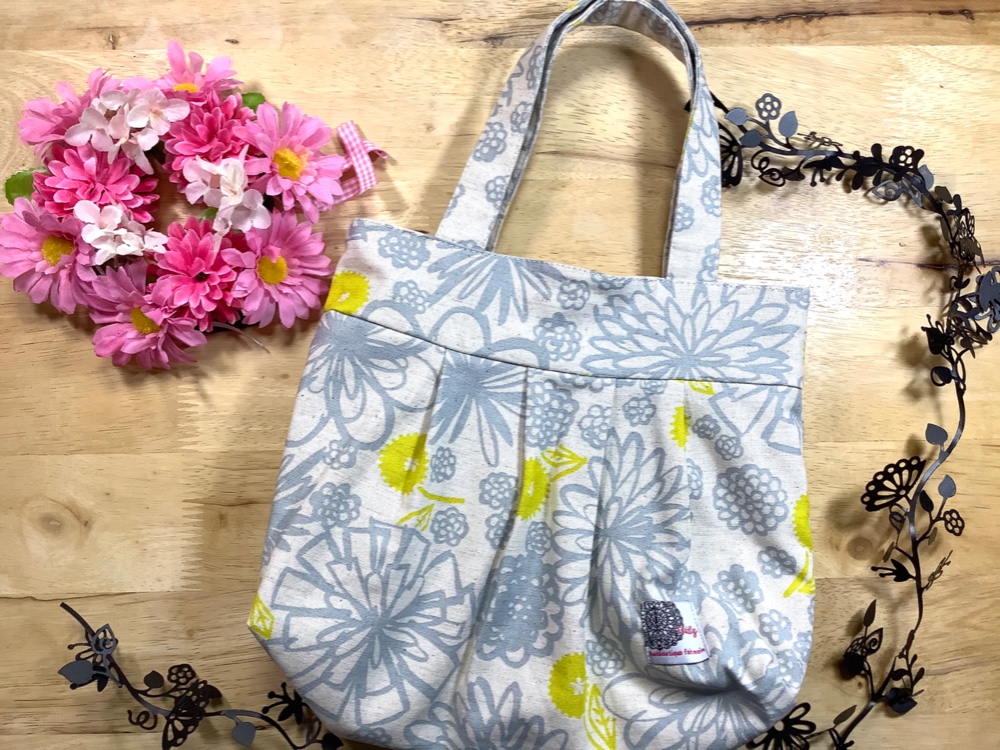 黒と白の花柄 グラニーバッグ Belleveil 花柄 グラニーバッグ - メルカリ
