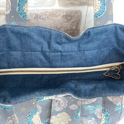 【M碼帶拉鍊】日本斯堪的納維亞鬱金香圖案奶奶包藍色&lt;通勤包的推薦尺寸！ ＞ 第4張的照片