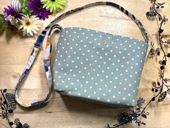 [Walking pochette] Tsubaki and various flowers 可調弦長 海軍✖️ 黃色 Saco 第3張的照片