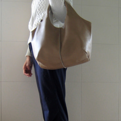 ラウンドリバーシブル シルバー+ブルー　本革製　リバーシブルバッグ 5枚目の画像