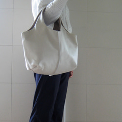 ラウンドリバーシブル シルバー+ブルー　本革製　リバーシブルバッグ 8枚目の画像