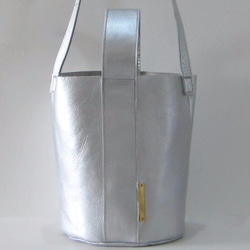 バケット シルバー　本革製　バケツ型バッグ 3枚目の画像