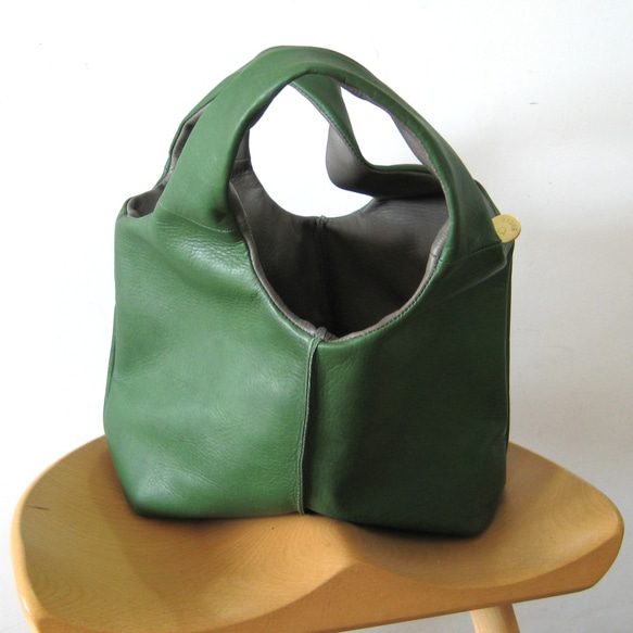 RDリバーシブルミニ グリーン+クロームグレイ　本革製　リバーシブルバッグ 1枚目の画像