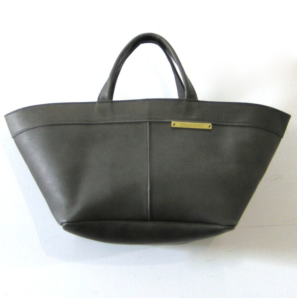 スクエア クロームグレイ　本革製　トートバッグ 9,317円