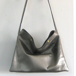 SACOCHE shiny gray　本革製　サコッシュバッグ 2枚目の画像