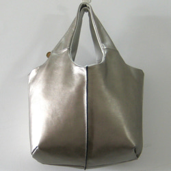 ROUND reversible  shiny gray + white　本革製　リバーシブルバッグ 1枚目の画像