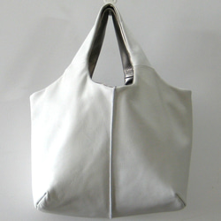 ROUND reversible  shiny gray + white　本革製　リバーシブルバッグ 2枚目の画像