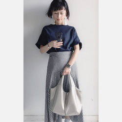 ROUND reversible  shiny gray + white　本革製　リバーシブルバッグ 5枚目の画像