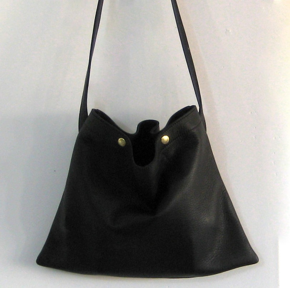 サコッシュ ブラック　本革製　サコッシュバッグ 1枚目の画像
