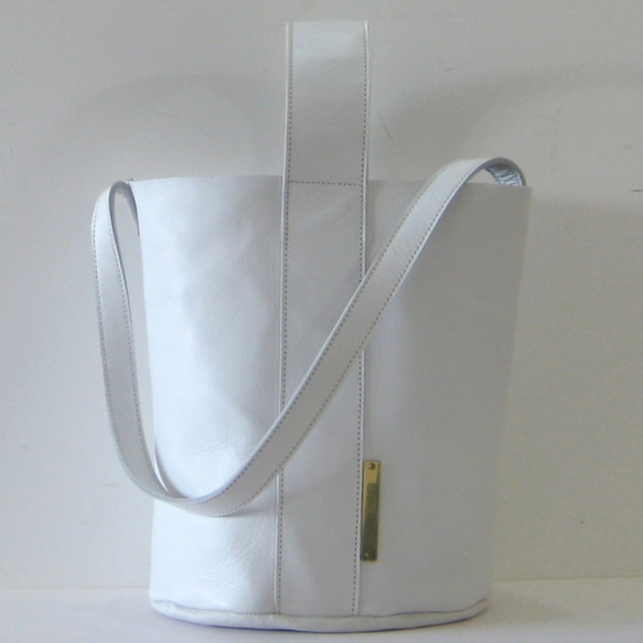 バケット ホワイト　本革製　バケツ型バッグ 3枚目の画像