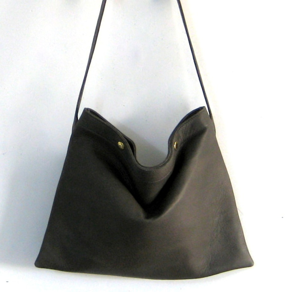 サコッシュ クロームグレイ　本革製　サコッシュバッグ 1枚目の画像