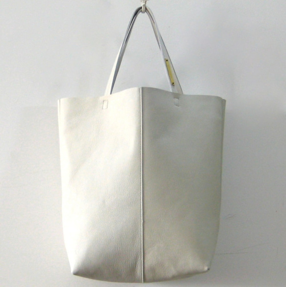 OTONA eco-bag VMサイズ ホワイト　本革製  トートバッグ 2枚目の画像