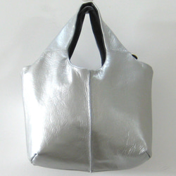 RDリバーシブルミニ シルバー+ネイビー　本革製　リバーシブルバッグ 1枚目の画像