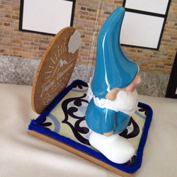 ブルーの小人さん お花のLEDキャンドルライト♪ウッド陶器オブジェ★インテリア置物　ミニチュア 2枚目の画像