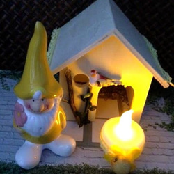 イエローの小人さん 小鳥 ウッドハウス LEDキャンドルライト♪ミニチュア 陶器 オブジェ 3枚目の画像