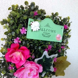ナチュラルガーデン♪ピンクのお花のフェイクグリーンのウェルカムボード 人工芝 2枚目の画像