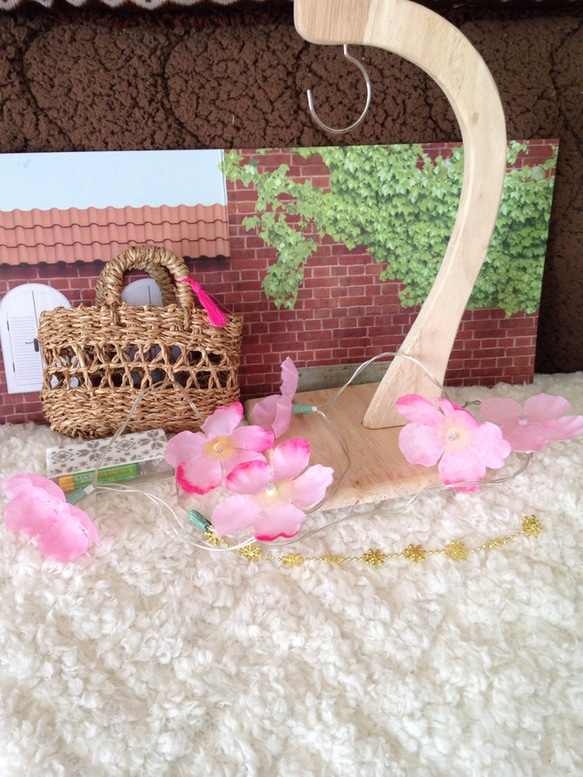 バスケットに入ったピンクのお花のスタンド テーブルライト☆ 2枚目の画像