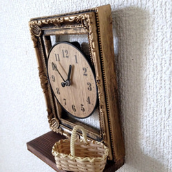 アンティークスタイルの壁掛け＆置き型の時計★ウッドの小物置きとミニチュアカゴバッグ付き♪ 2枚目の画像