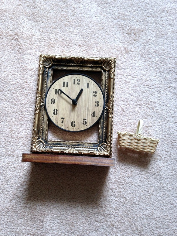アンティークスタイルの壁掛け＆置き型の時計★ウッドの小物置きとミニチュアカゴバッグ付き♪ 4枚目の画像