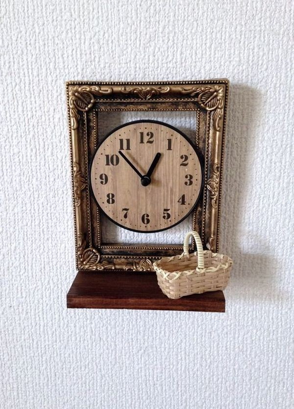 アンティークスタイルの壁掛け＆置き型の時計★ウッドの小物置きとミニチュアカゴバッグ付き♪ 6枚目の画像