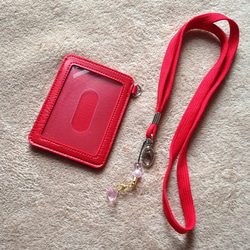 毎日の必需品 赤いパスケース 2way★携帯ストラップにも★タッセルポイント♪ 3枚目の画像