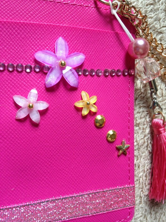 バッグにもつけられるゴールドチェーン付き☆ピンクのパスケース 定期入れ 2枚目の画像