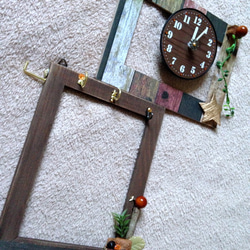 レトロアンティーク風◆壁掛け時計とアクセサリーやカギをかけられる小物置き付 壁飾りインテリア◆ 9枚目の画像