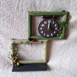 ビンテージスタイル◆壁掛け時計とアクセサリーやキーフックにもなる一体型◆ウッドの小物置き付き 5枚目の画像