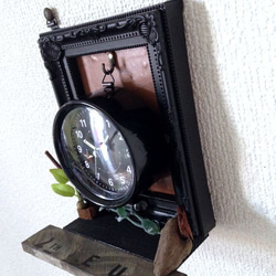 クールテイスト■取り外せる時計■バックフェイクレザー 小物置きつき 壁掛け＆置き時計 2枚目の画像