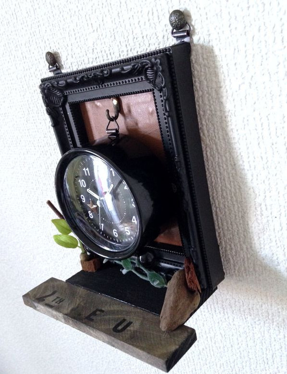 クールテイスト■取り外せる時計■バックフェイクレザー 小物置きつき 壁掛け＆置き時計 2枚目の画像