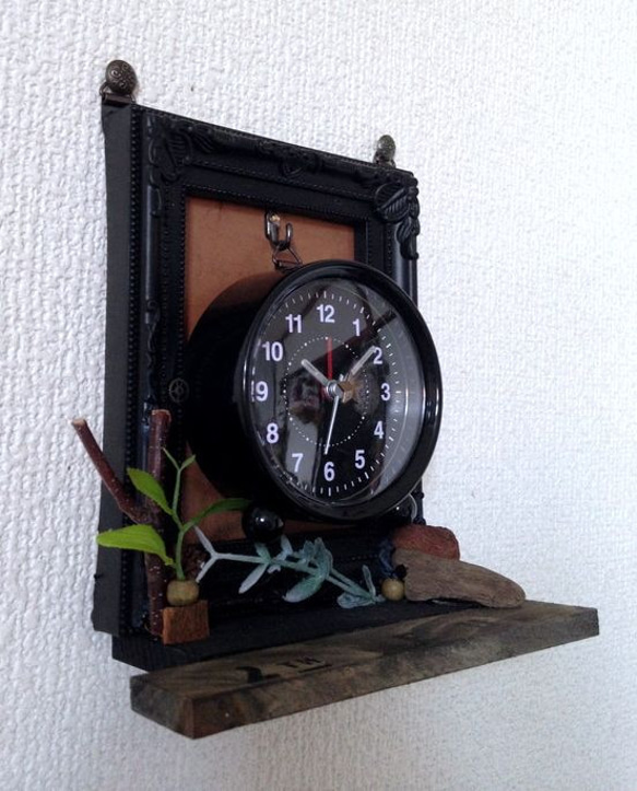 クールテイスト■取り外せる時計■バックフェイクレザー 小物置きつき 壁掛け＆置き時計 3枚目の画像