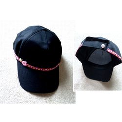 ピンクのチロリアンレースとお花モチーフ◾︎ブラックのベースボールキャップ 帽子 1枚目の画像