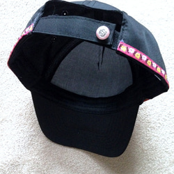 ピンクのチロリアンレースとお花モチーフ◾︎ブラックのベースボールキャップ 帽子 5枚目の画像