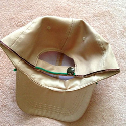 男女兼用■グリーンスタッズと揺れるウッドモチーフ■ベージュ キャップ 帽子 3枚目の画像